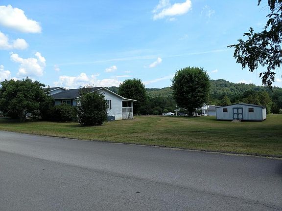 5th image of 423 Brook Dr
