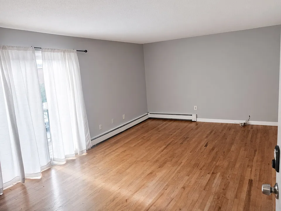 61 N Main St #Q3