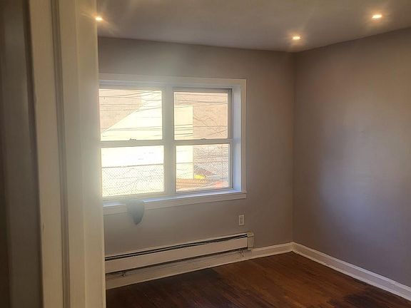 4th image of 205 E Broadway APT 1B