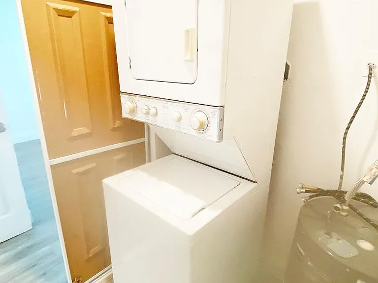 240 SW 8th St #3 — Photo 6