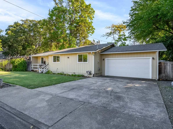 1337 NW Gilbert Way, Grants Pass, OR 97526