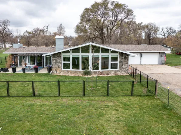 4030 England St, Bismarck, ND 58504