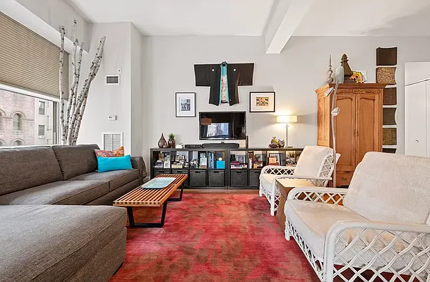 Rented by SERHANT. | media 9