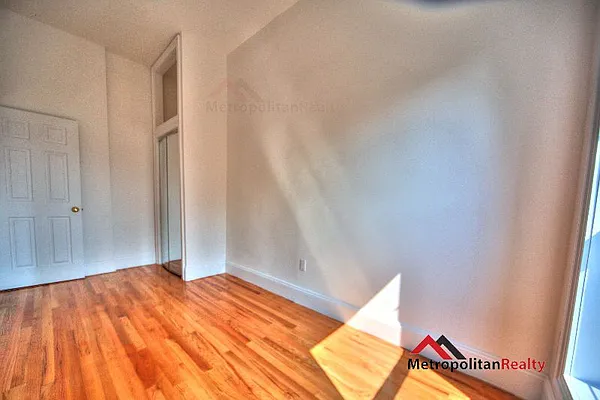 Rented by Metropolitan Realty | media 39