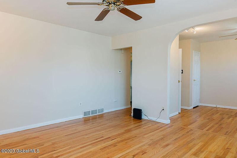 3rd image of 35 Harold Avenue