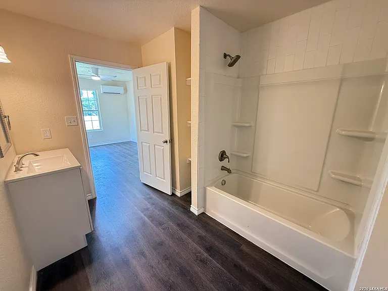 705 Crockett Dr #1 — Photo 7