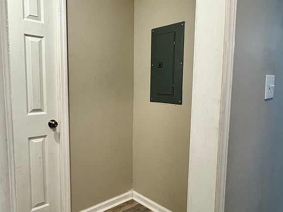 5th image of 1312 Barnes St