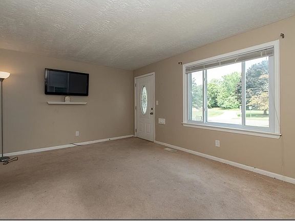 4th image of 346 Grand Blvd