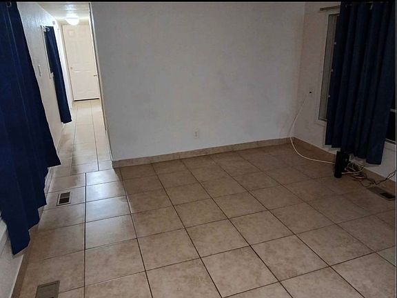 3rd image of 2516 W Carroll Ave