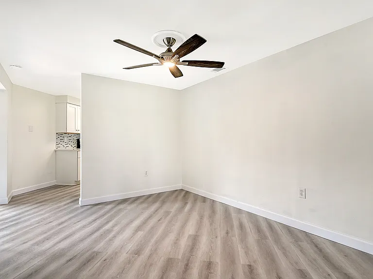 2512 Post Rd — Photo 6