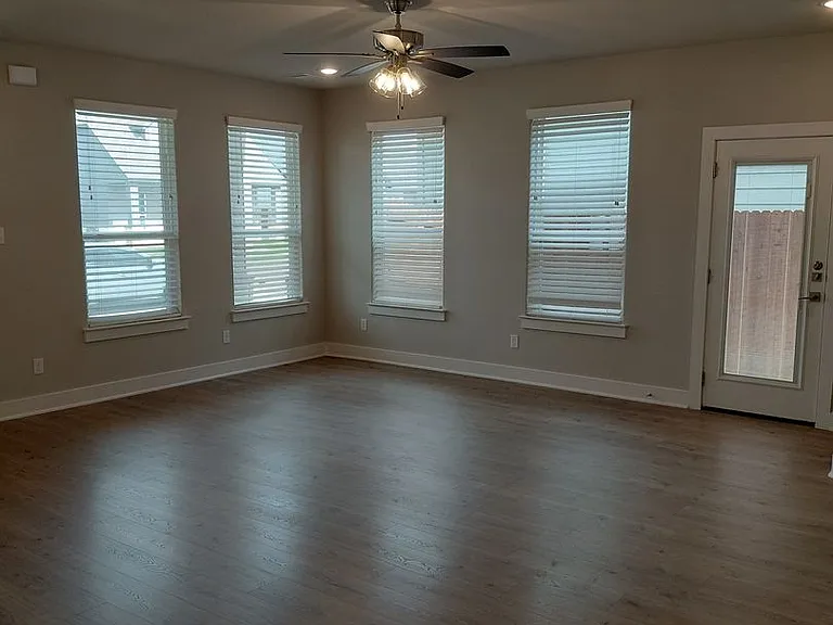 648 The Cottages Dr — Photo 14