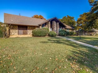 2209 Hollyhill Ln, Denton, TX 76205
