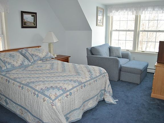 Master Bedroom with Queen