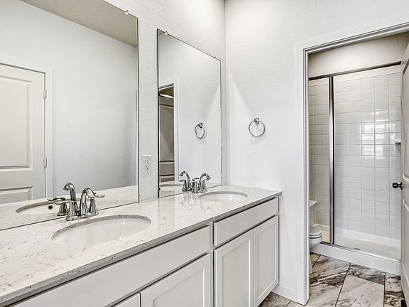7638 S Cherokee Circle W Owners Bathroom