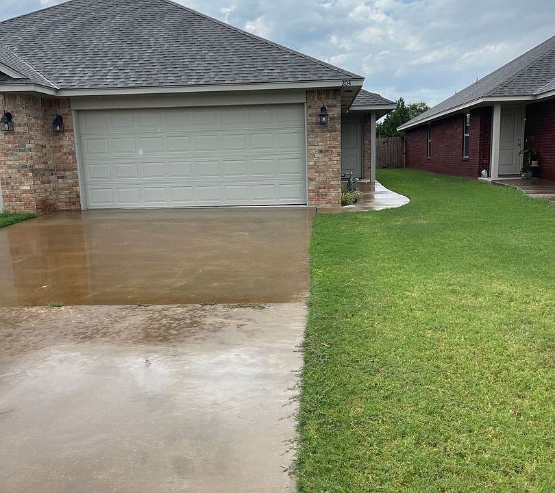 1st image of 204 Woodbriar Rd