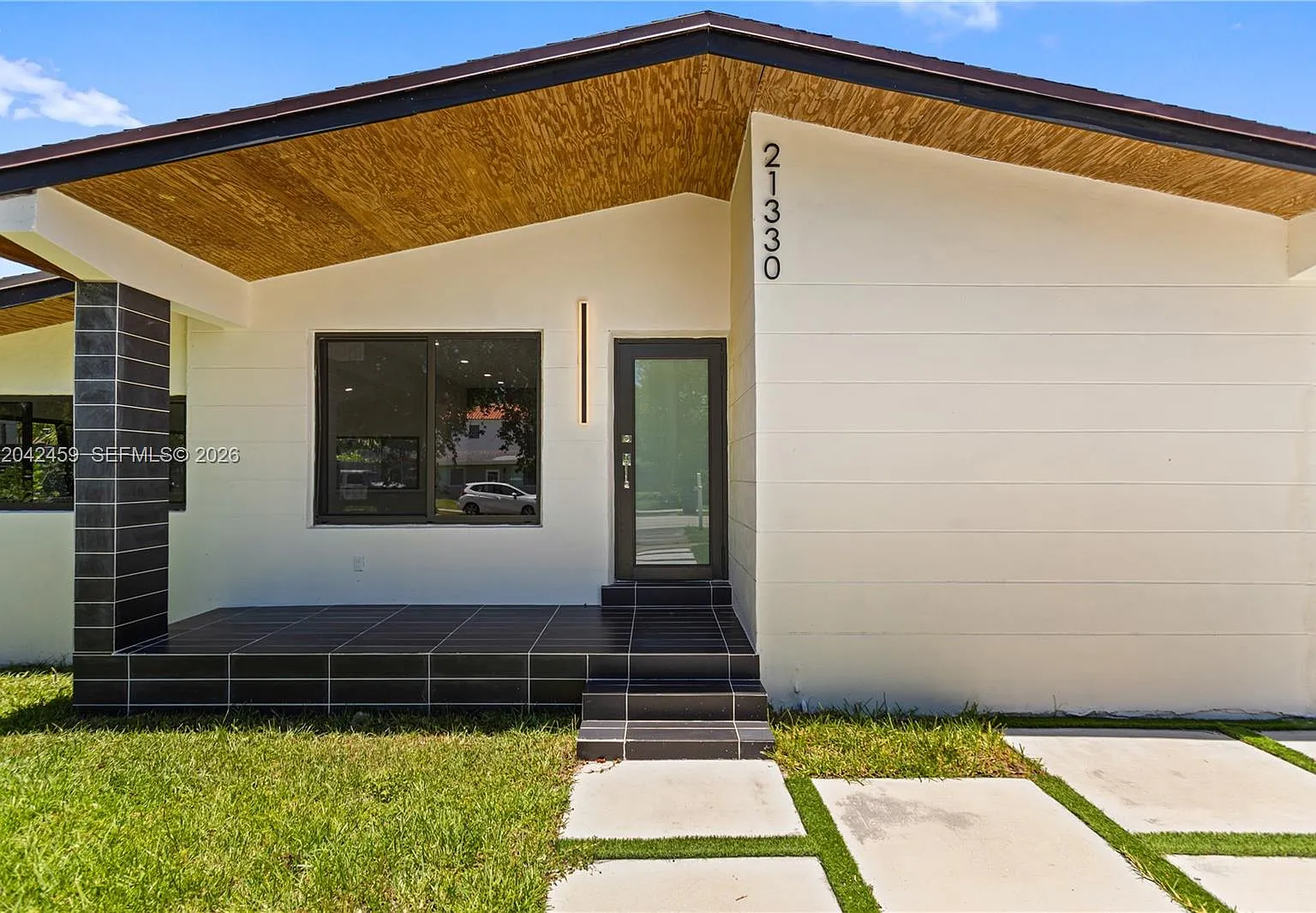 4 bed, 2.0 bath, 1950 sqft, $5,100 — Photo 4