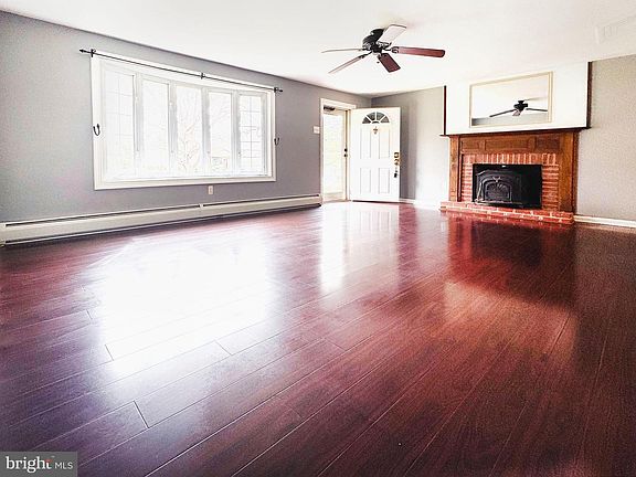 3rd image of 1228 Clyde Rd