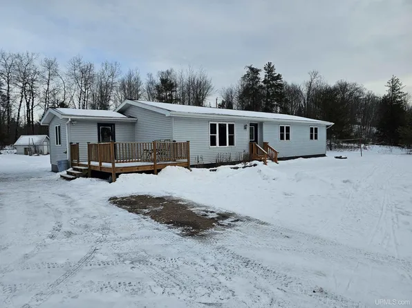 32522 County Road 581 Rd, Ishpeming, MI 49849