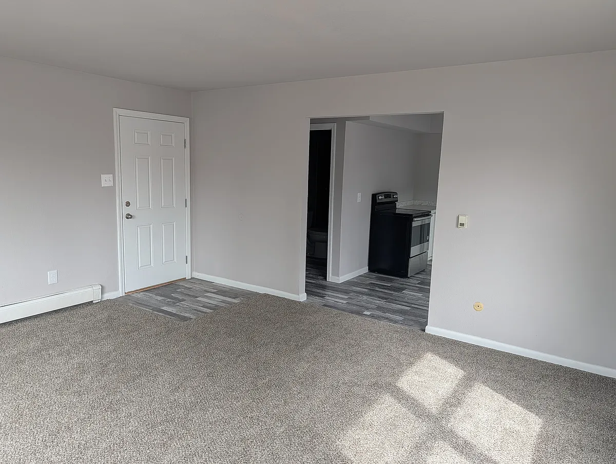 Building Photo - 509 Broadway Ave #3