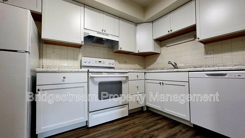 2 bed, 1.5 bath, 950 sqft, $895 — Photo 4
