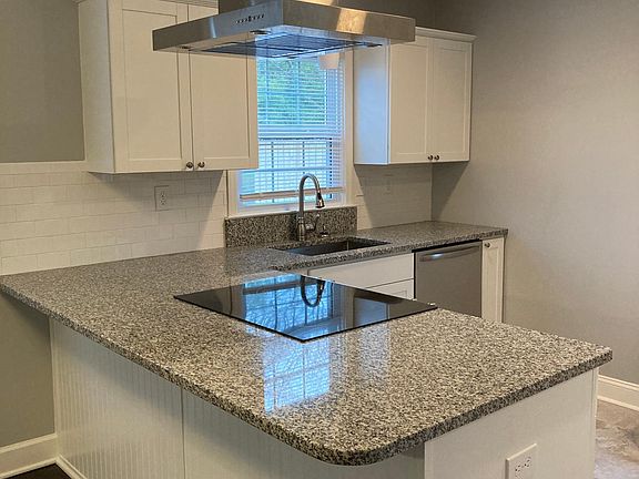 3rd image of 1023 Darley Dr