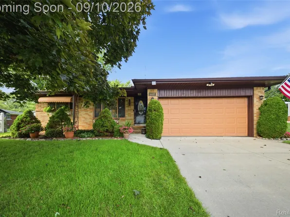 5607 Moceri Ln, Grand Blanc, MI 48439