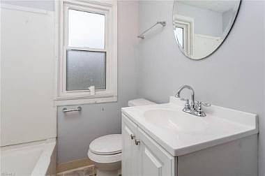 3rd image of 1539 Lakewood Ave