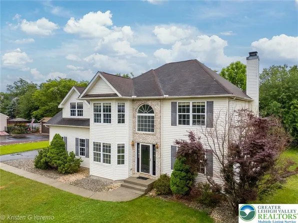 804 Blue Spruce Ln, Easton, PA 18040