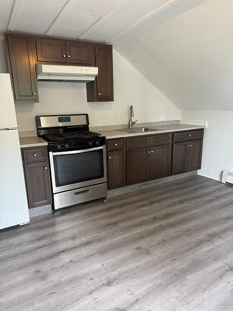 2 bed, 900 sqft, $2,300 — Photo 2