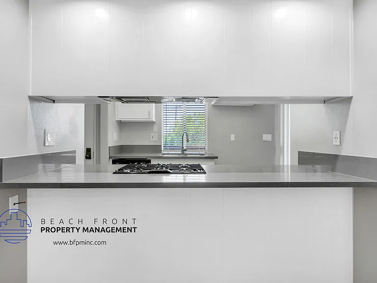 250 E Acacia St — Photo 7