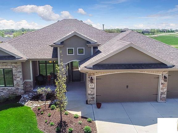 2nd image of 413 Saint Tropez Cir