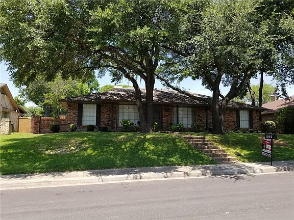 3rd image of 929 Clear Springs Dr