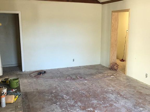 Second living room area - new carpet coming soon