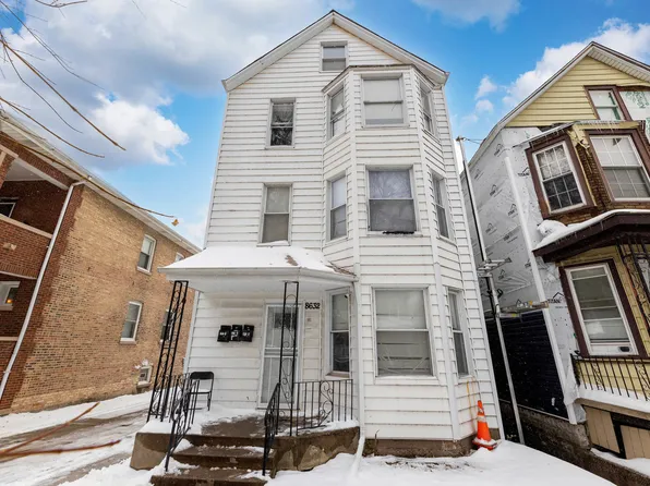 8632 S Escanaba Ave, Chicago, IL 60617