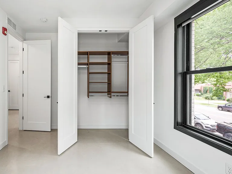 Laurel Apartments — Photo 45