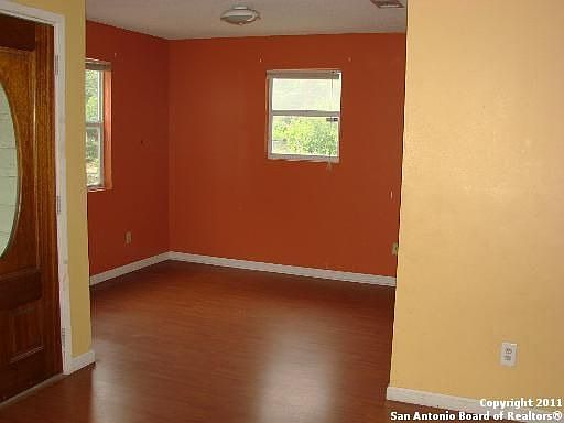 4th image of 338 Cottonwood Ave