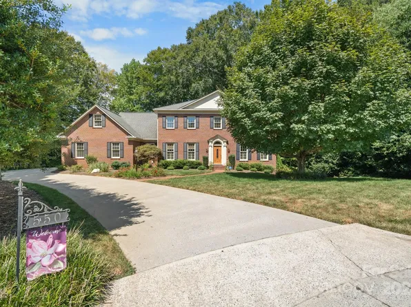 550 20th Avenue Ct NW, Hickory, NC 28601