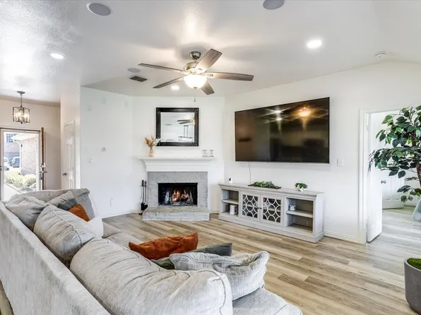 308 Long Prairie Dr, Forney, TX 75126
