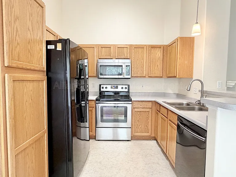 3870 Strawberry Field Grv #F — Photo 8