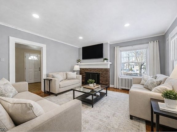 5th image of 33 Beaumont Pl