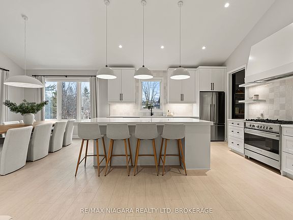 2nd image of 27 Maple Leaf Ave S