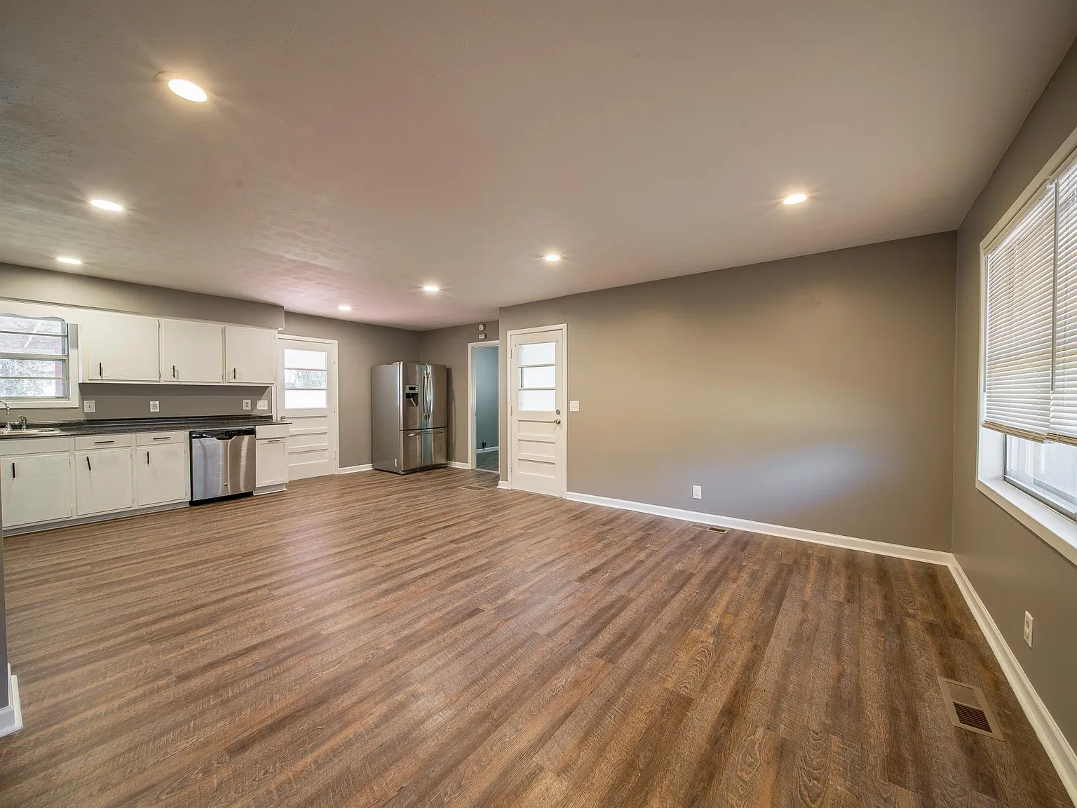 3 bed, 1100 sqft, $1,295 — Photo 2