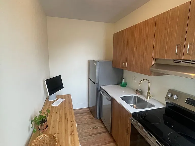Sterling Apartments — Photo 12
