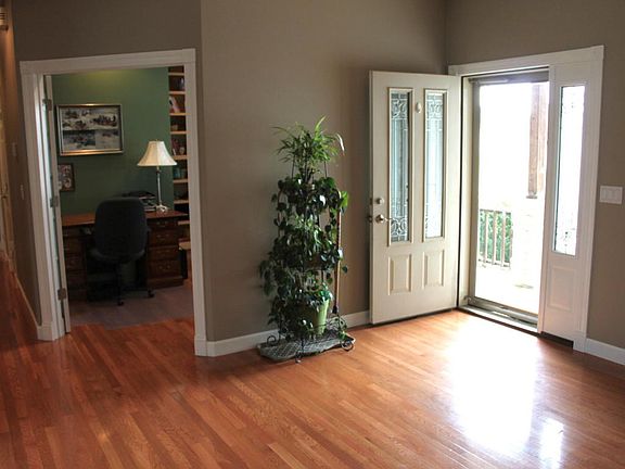 4th image of 1103 Pioneer Dr