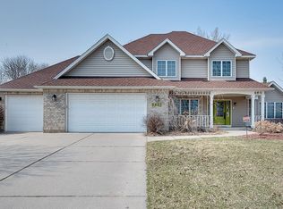 8421 Shadow Creek Dr N, Maple Grove, MN 55311