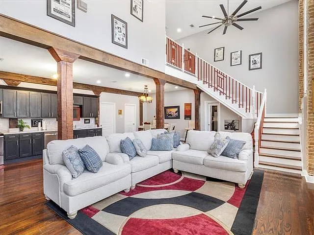 3 bed, 2.0 bath, 1800 sqft, $2,000 — Photo 4