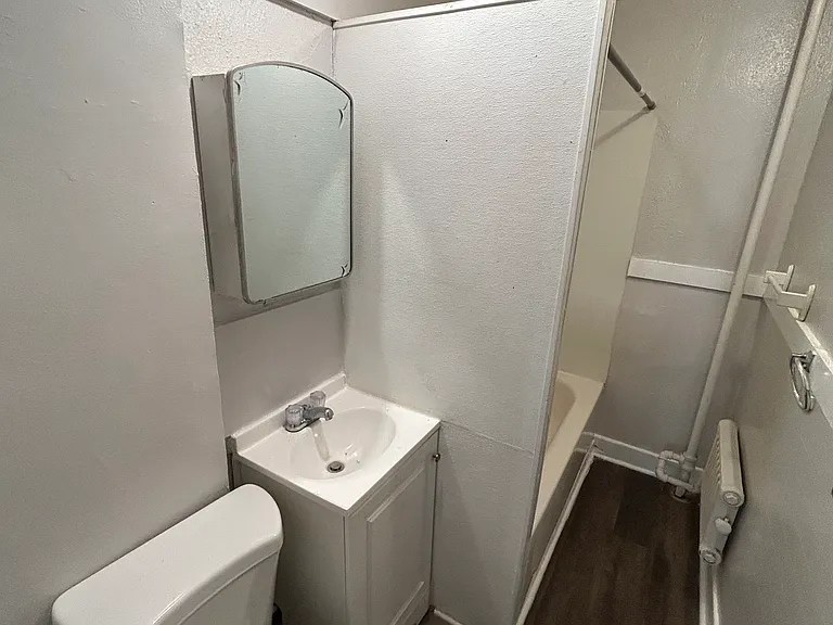 211 Walnut St #2R — Photo 12