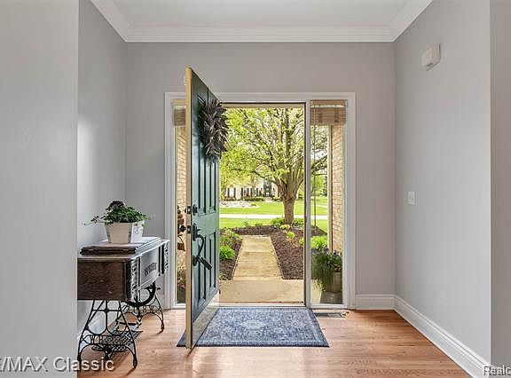 4th image of 3074 Berkshire Ct