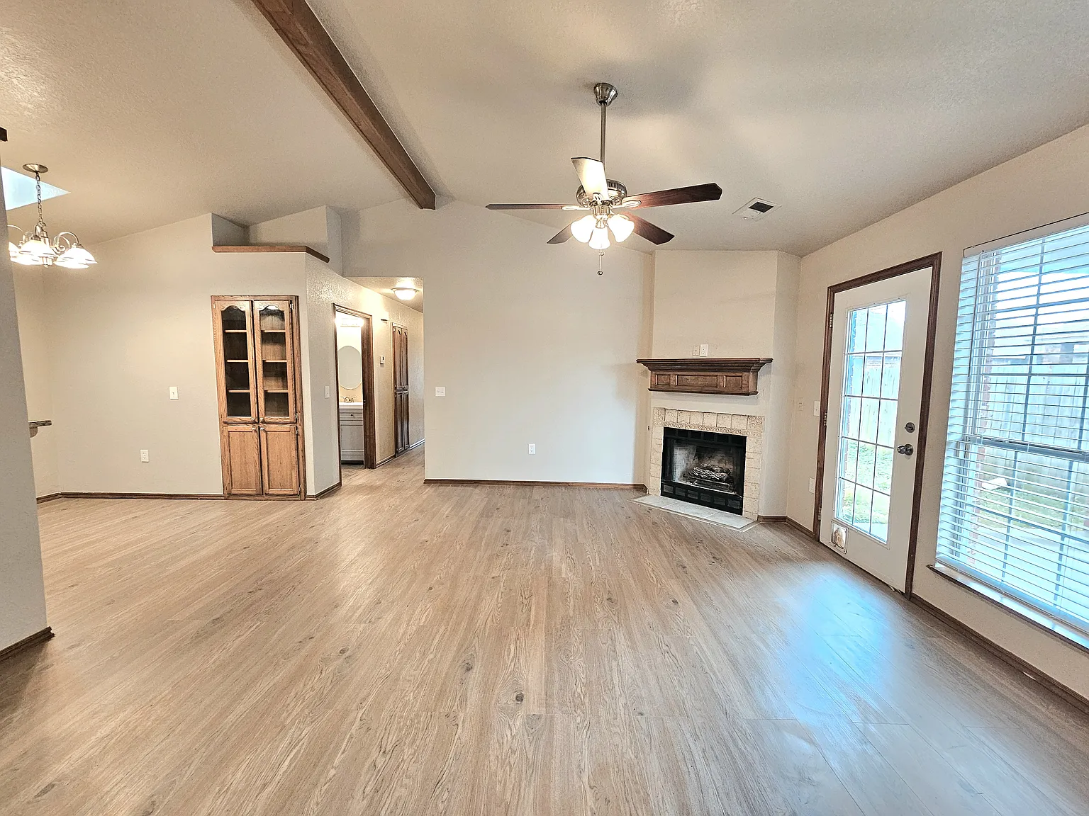 3 bed, 1270 sqft, $1,550 — Photo 2