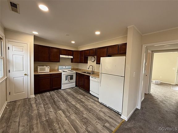 2nd image of 230 Overlook Ct